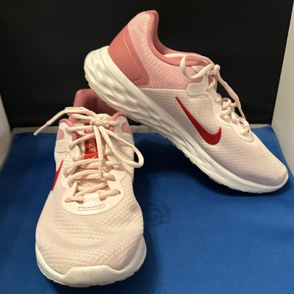Nike Shoes - Nike women’s running shoe size 9